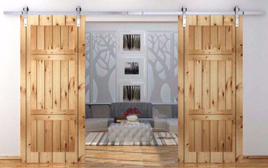 Деревянная дверь в ванную комнату