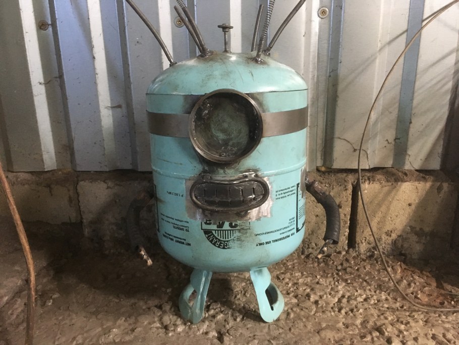 Мусорное ведро из фреонового баллона Миньон