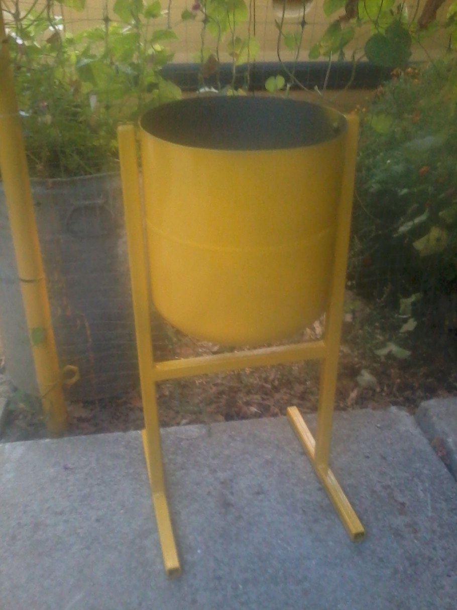 Урна из фреонового баллона