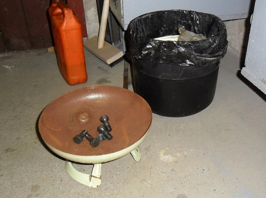 Кашпо из фреонового баллона