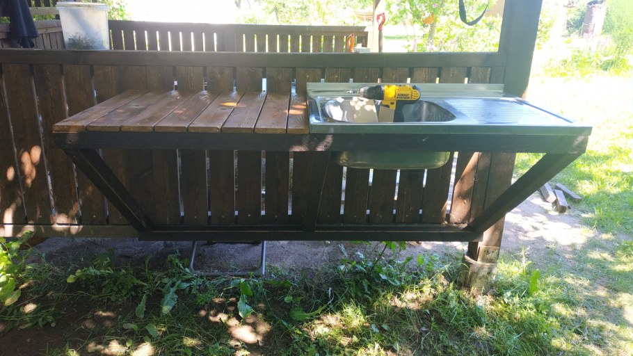 Мойка навесная для дачи