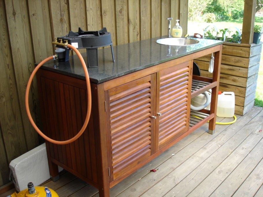 Уличная кухня для дачи