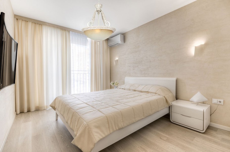 Серо бежевая спальня