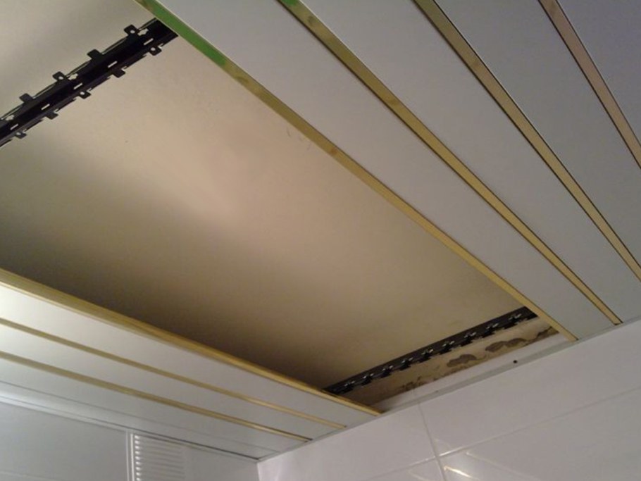 Демонтаж реечного потолка