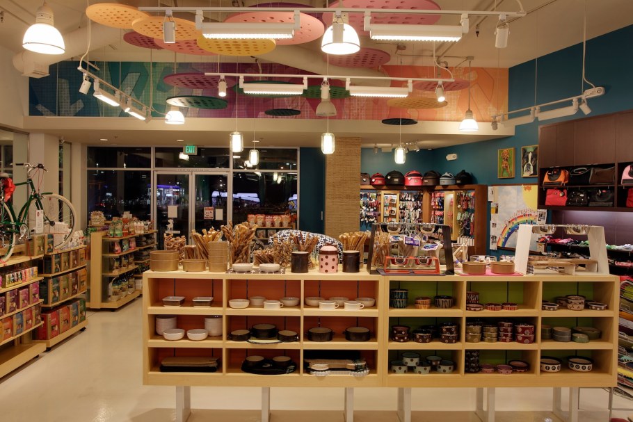 Витрины зоомагазинов красивые