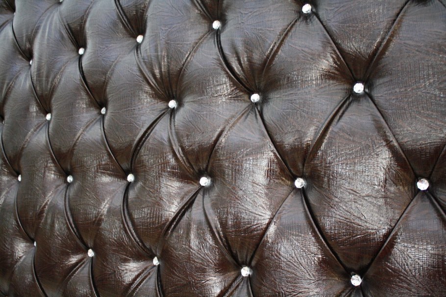 Обивщик мебели