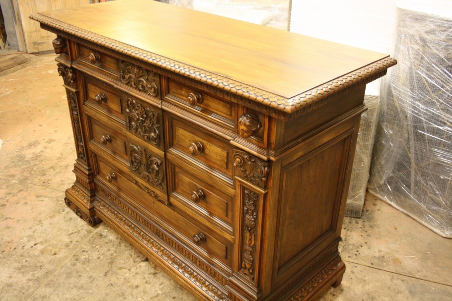 Старинный комод