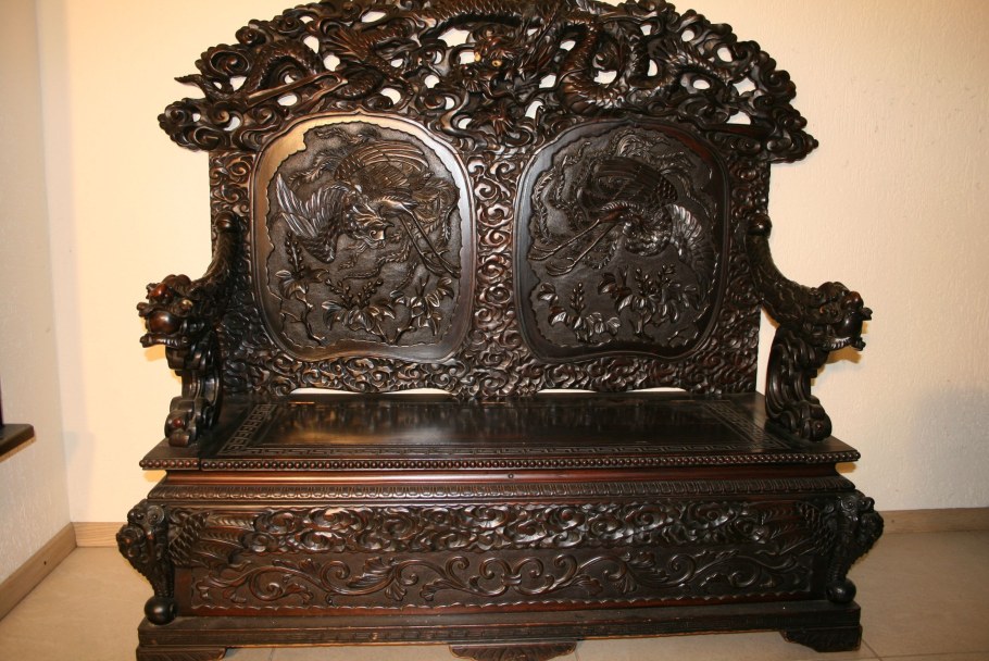 Старинная резная мебель