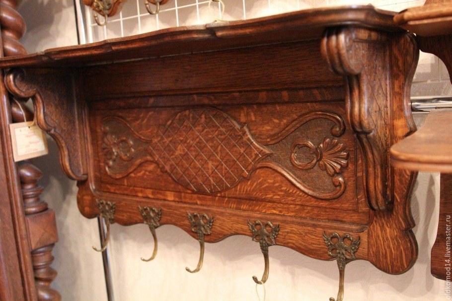 Старинная резная мебель