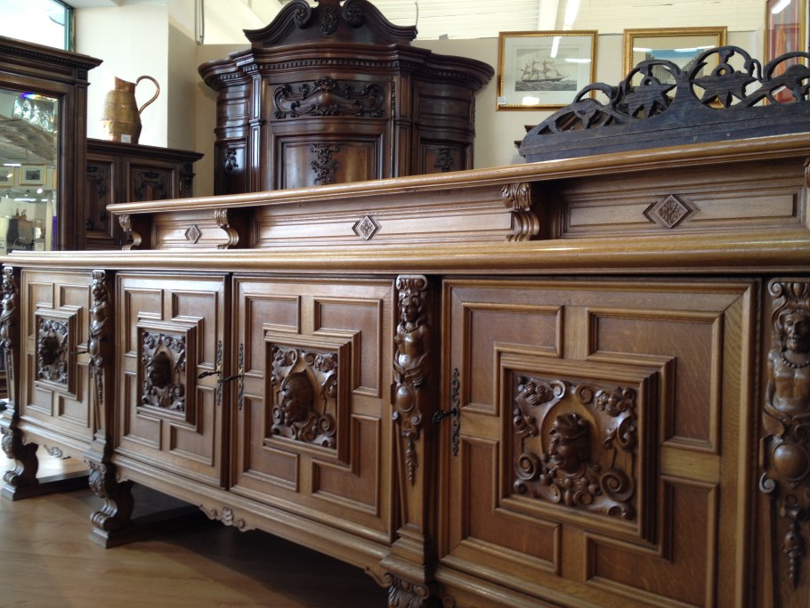 Старинная мебель