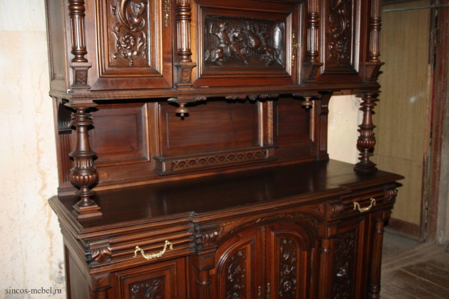 Старинный сервант