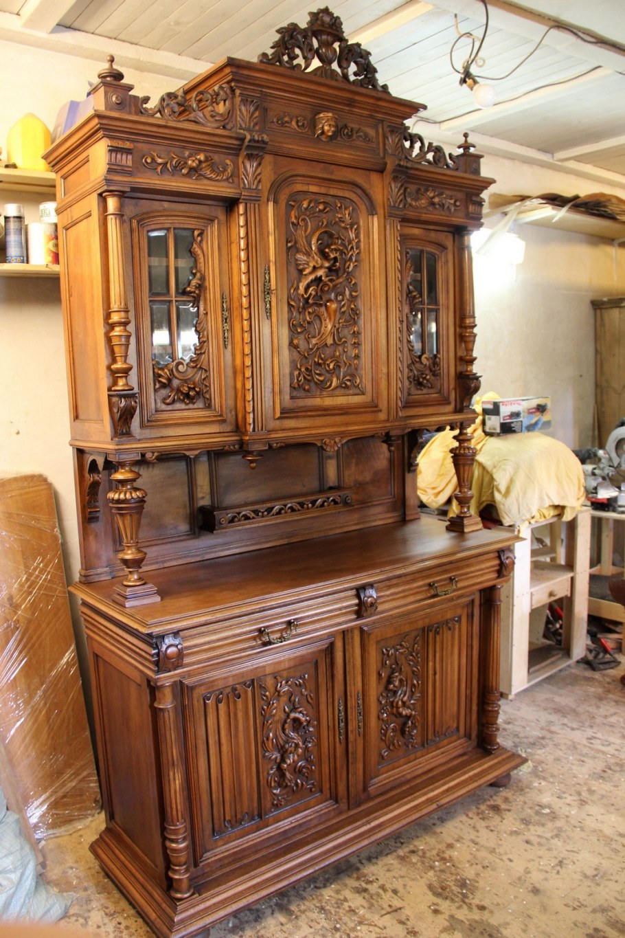 Сервант антиквариат Ренессанс