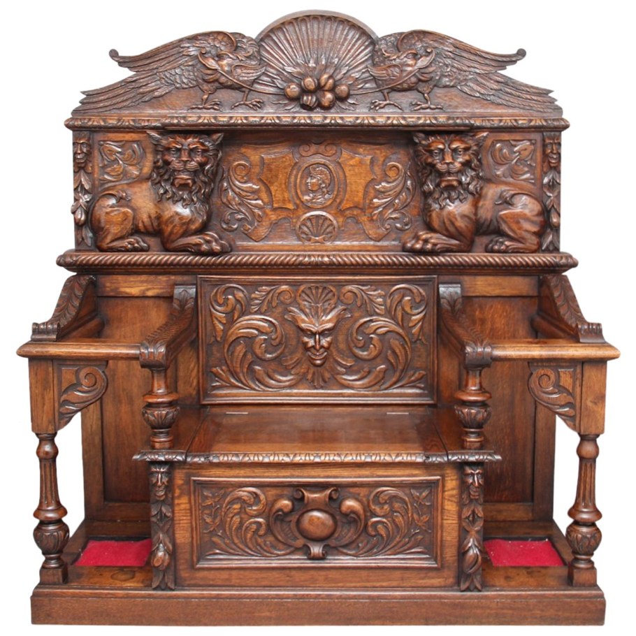 Старинная мебель из дерева цвета