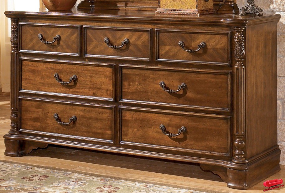 Старинный комод