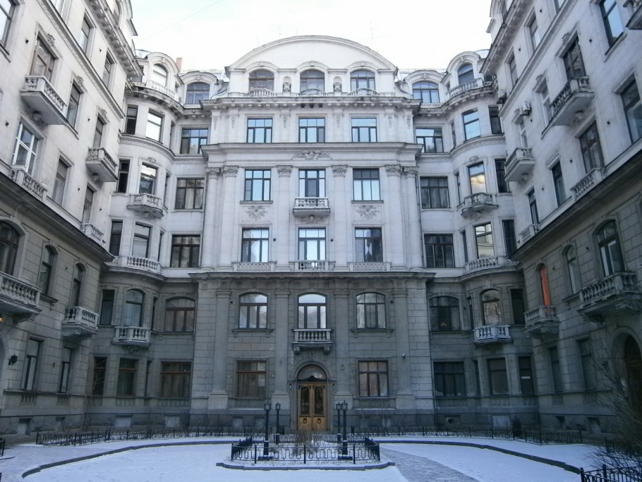 Двор курдонер Санкт-Петербург