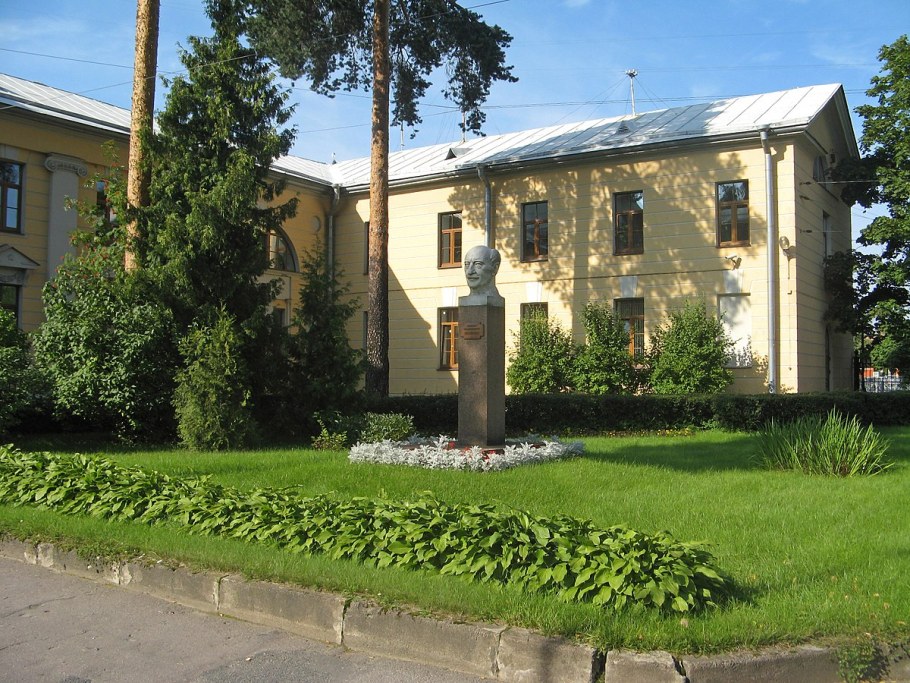 Двор-курдонёр что это