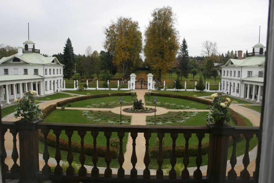 Двор курдонер Санкт-Петербург