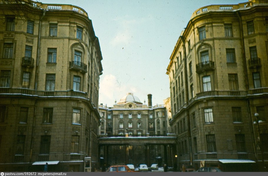 Двор-курдонёр в СПБ