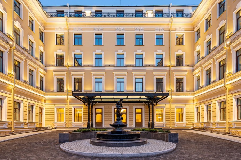 Дом Бенуа на Моховой со двора