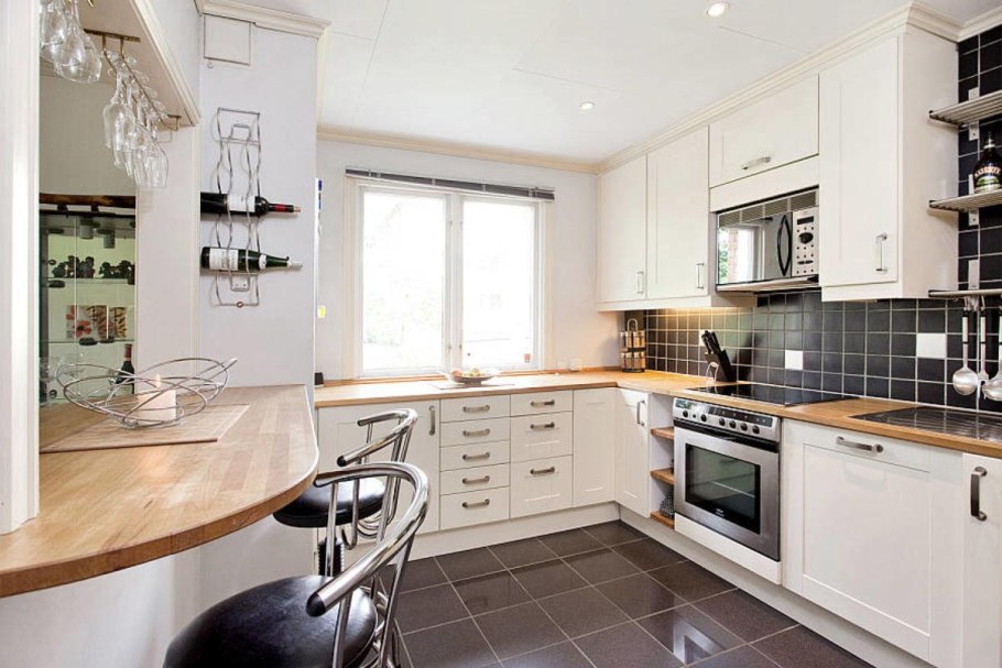 Кухни п образные под окном