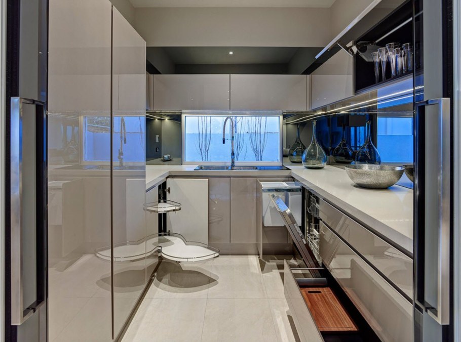 Кухни под потолок п образные