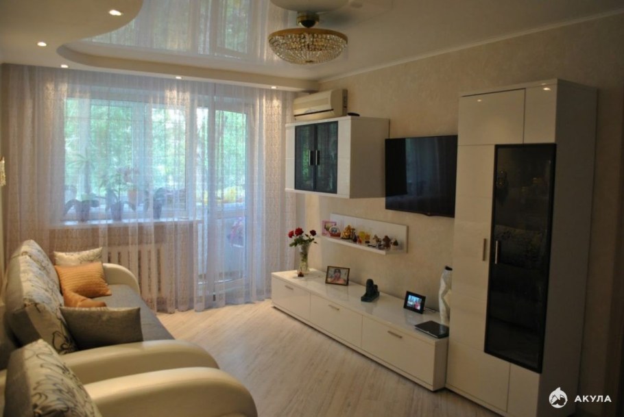 Недорогой интерьер зала