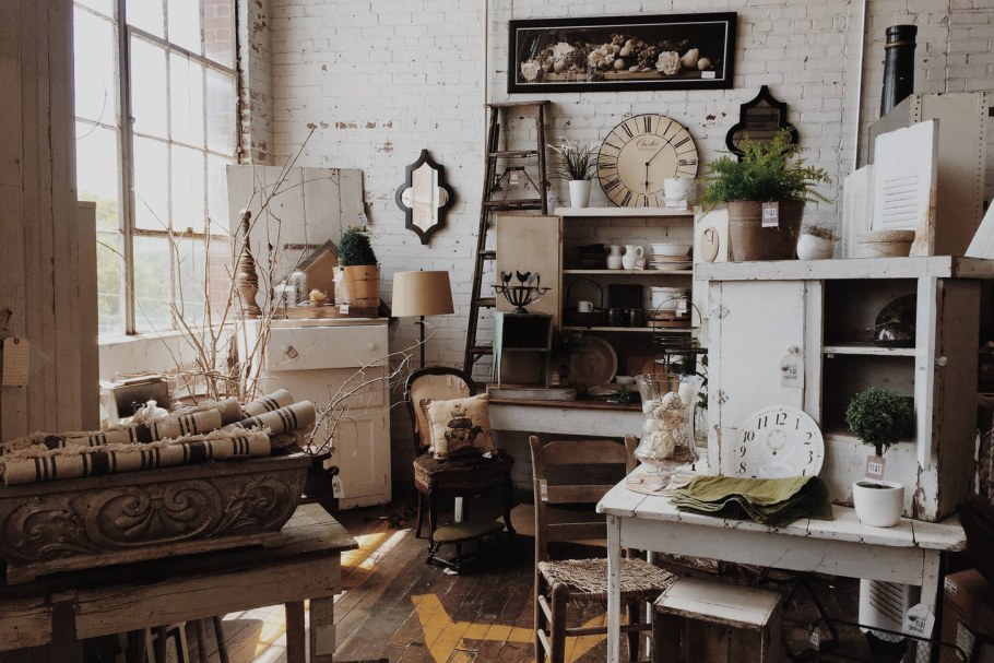 Захламленный интерьер