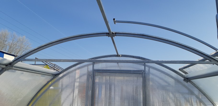 Теплица кормилица умница