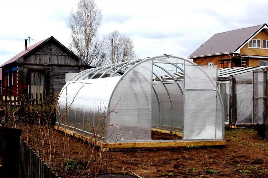 Теплица кормилица умница с откатной крышей