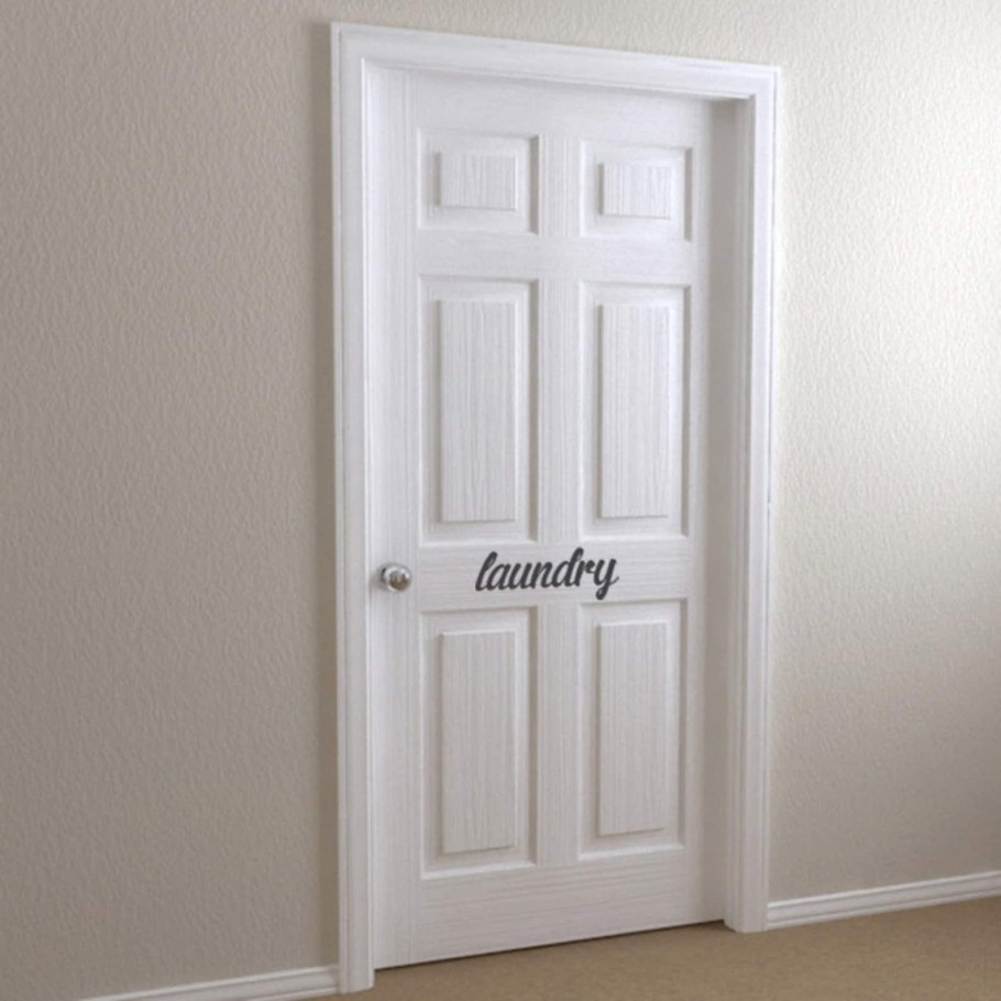 Окрашенная деревянная дверь