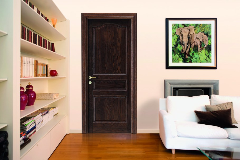 Перекрасить коричневые межкомнатные двери