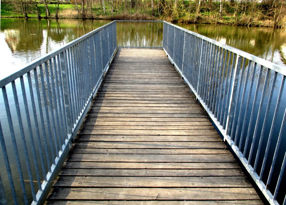 Деревянный настил мост