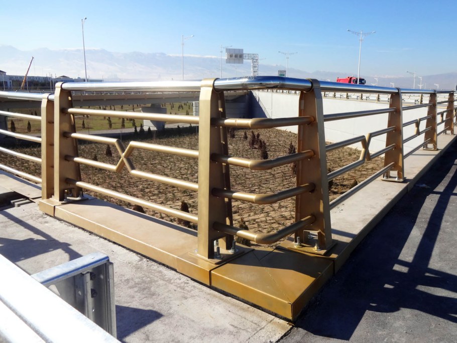 Мостовое перильное ограждение