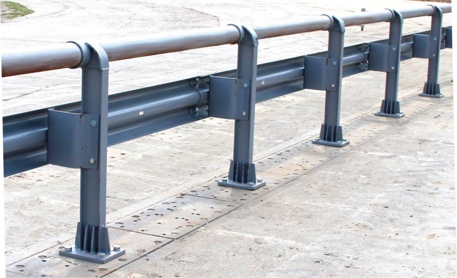 Мостовое перильное ограждение