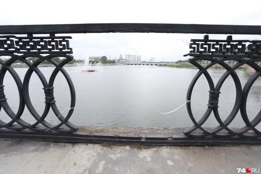 Чугунное перильное ограждение для моста