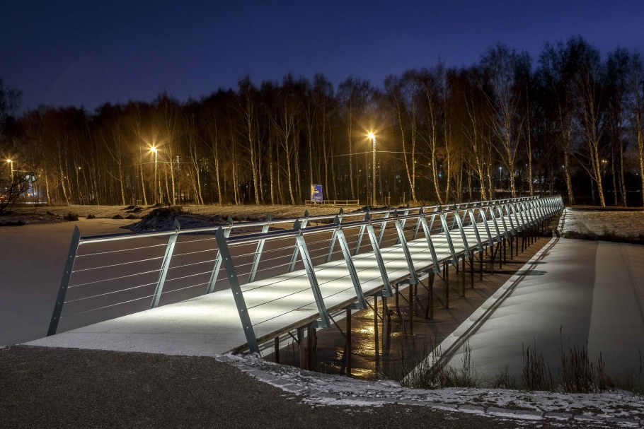 Подсветка пешеходного моста