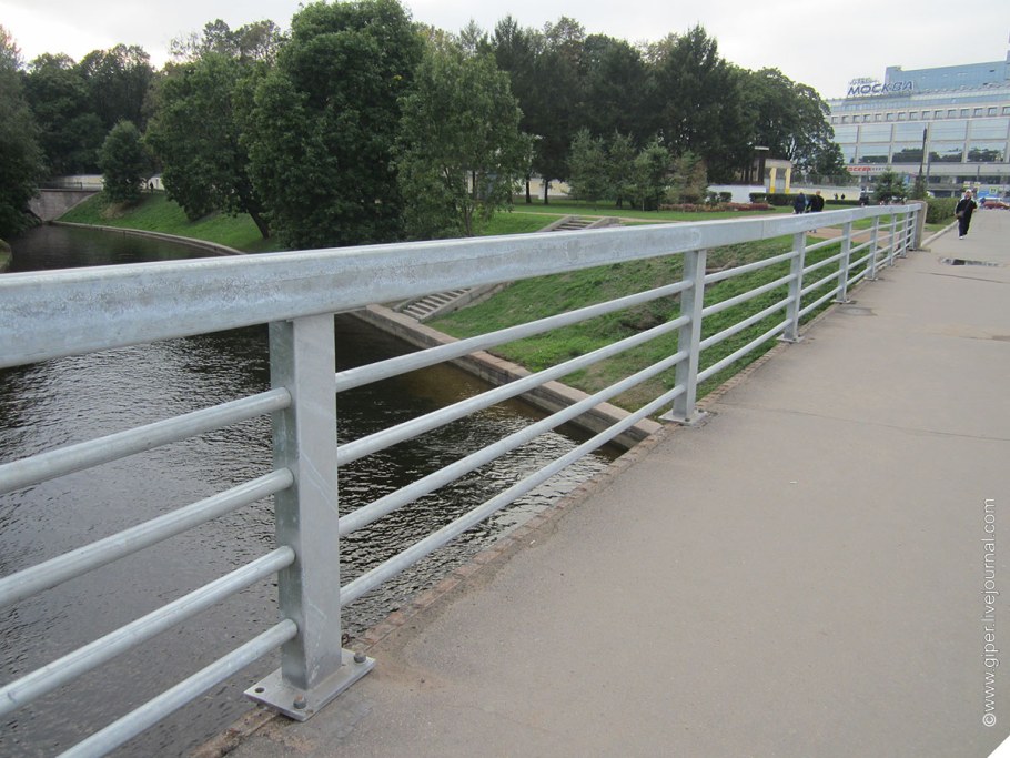 Мостовое перильное ограждение