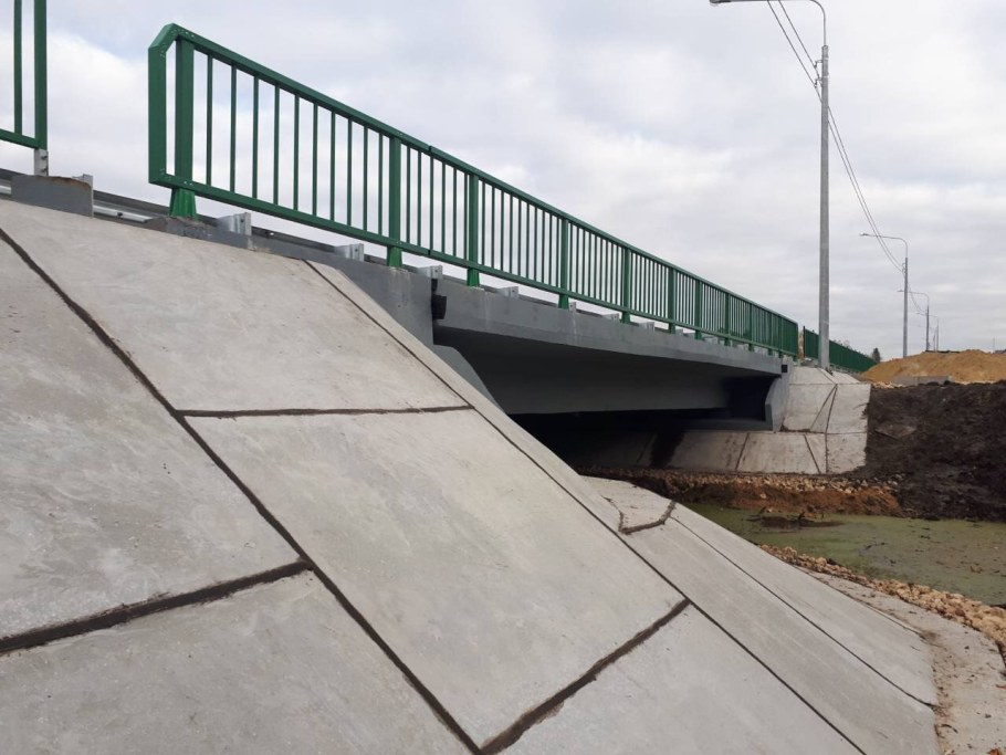 Композитное перильное ограждение на Мостах