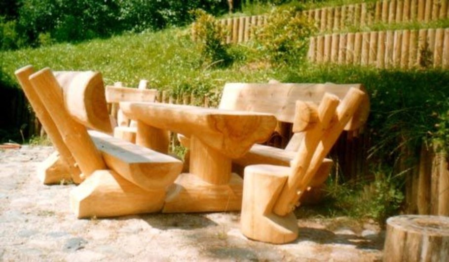 Стулья из полубревен