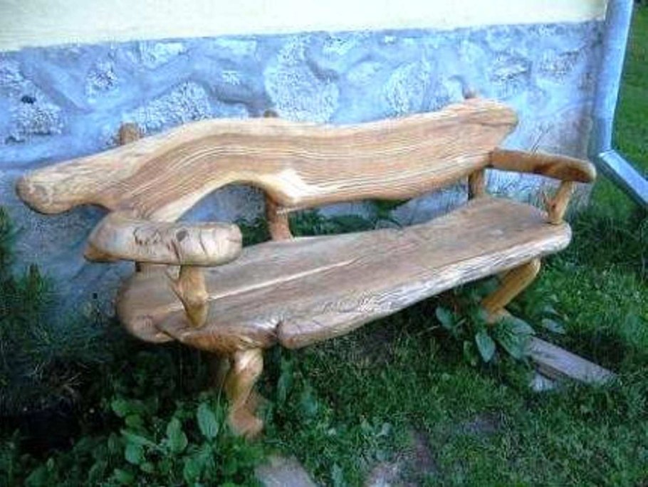 Лавочка из бревна в детский сад