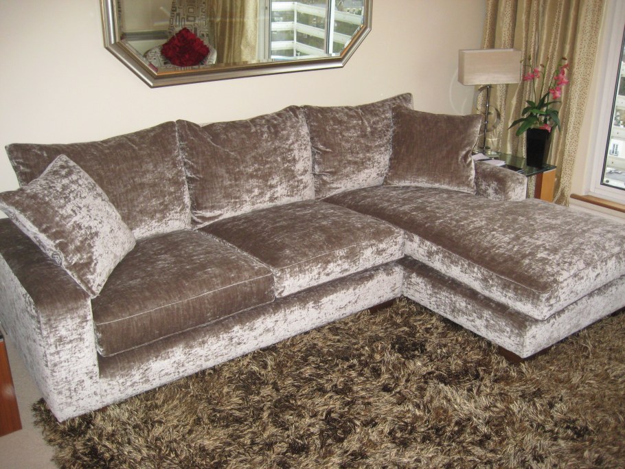 Диван Честер велюр в интерьере