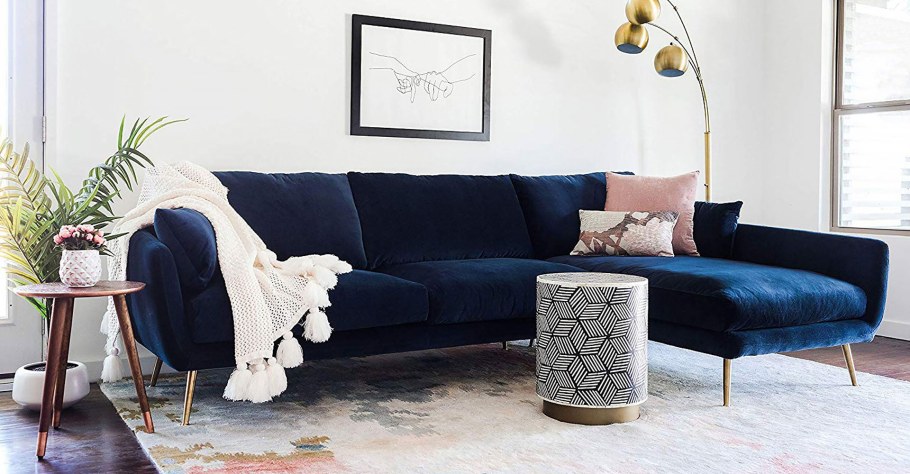 Диван из велюра серый