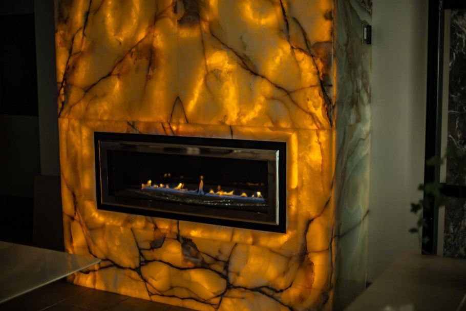 Каминная полка из дерева