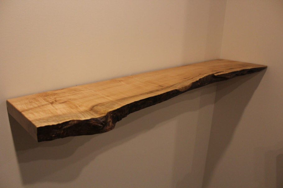 Полка деревянная неровная