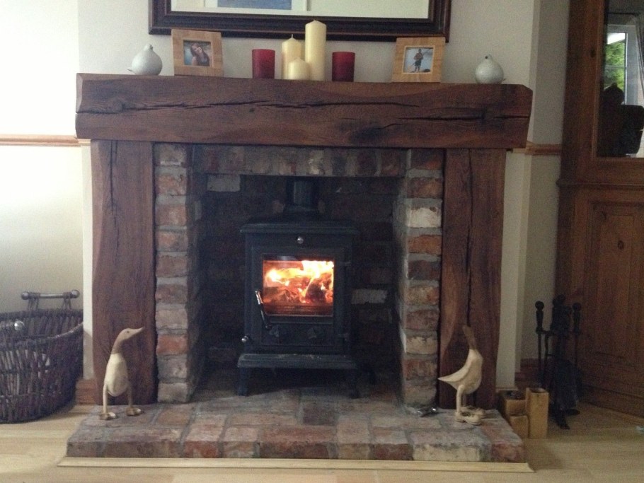 Деревянная балка для камина