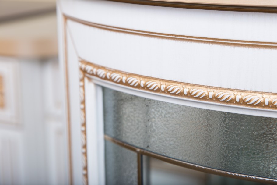 Золотая патина на мебели