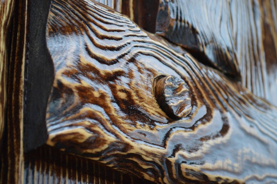 Состаривание древесины браширование