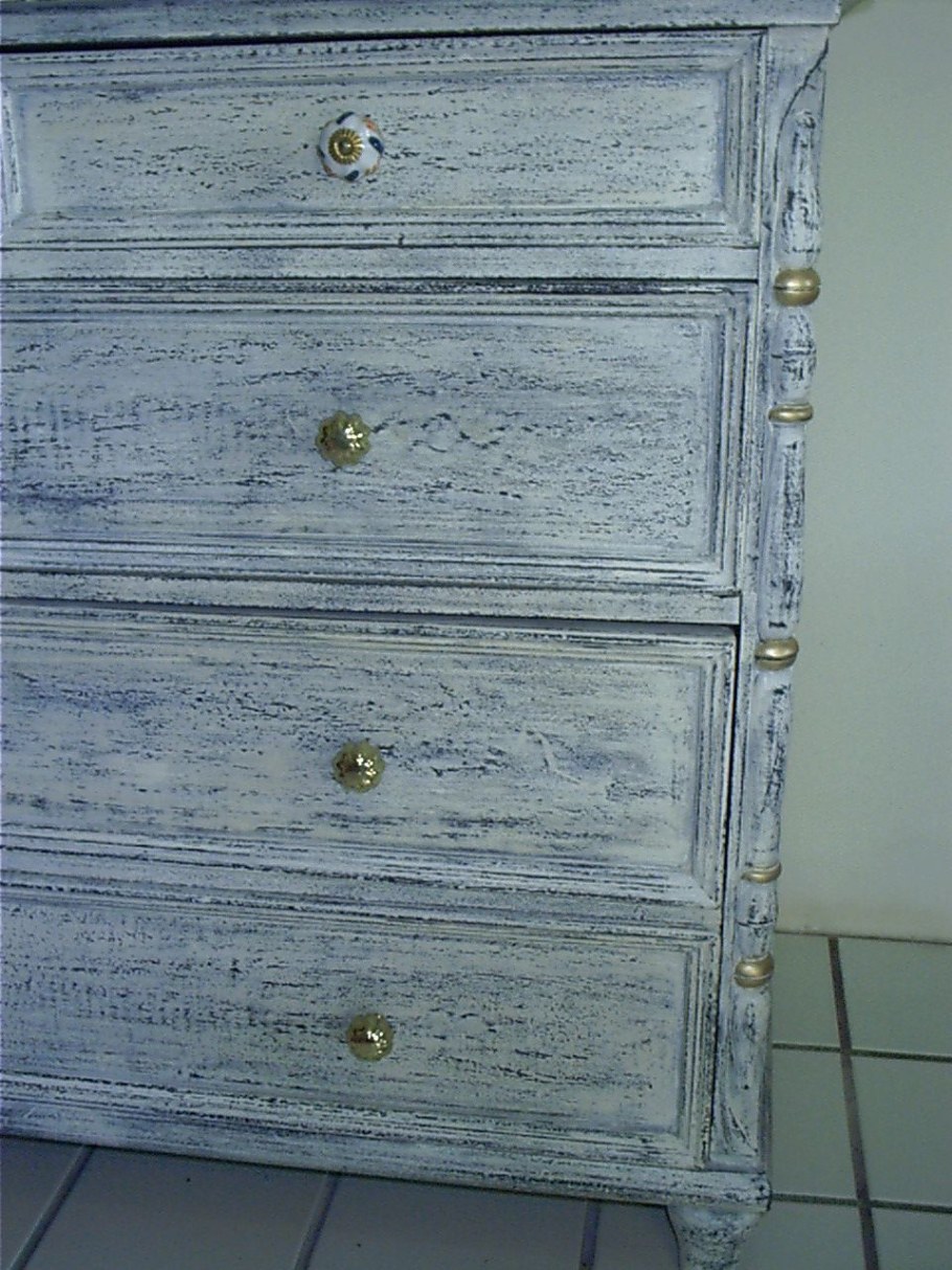 Поталь на капителях колонн