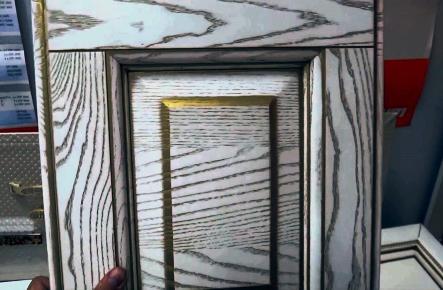 Перекраска кухонных фасадов из дерева