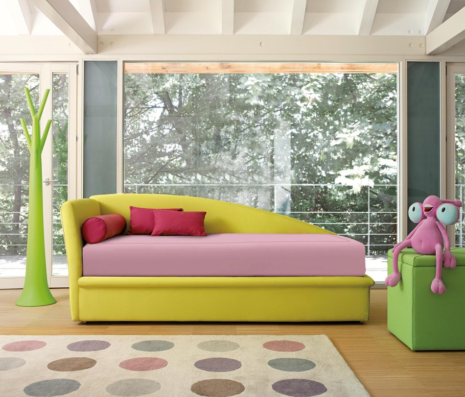 Диван для детской комнаты